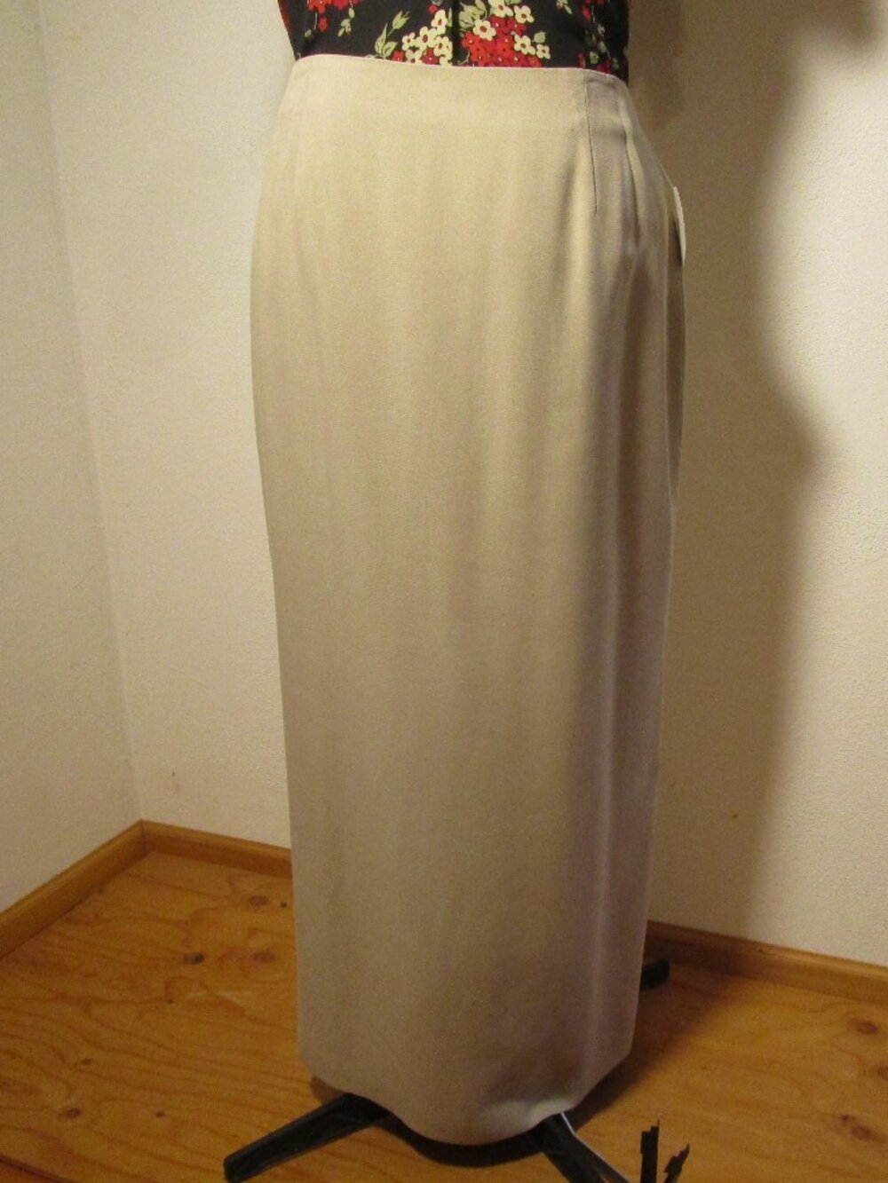 Beige Silk Valerie Stevens Skirt, Size 14